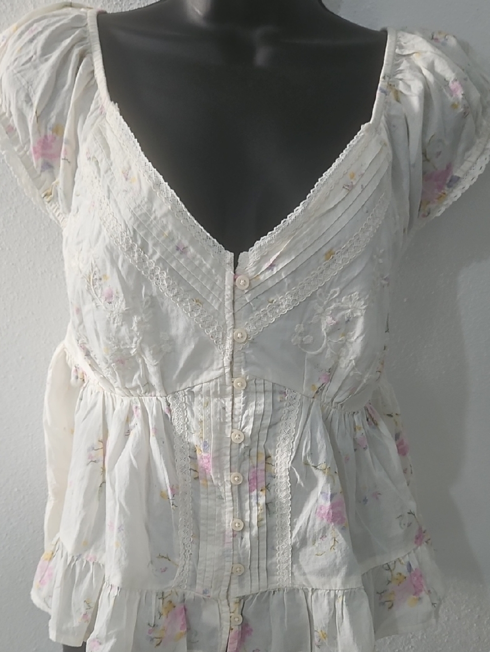 Women's White Floral Button-Front Peplum Top
